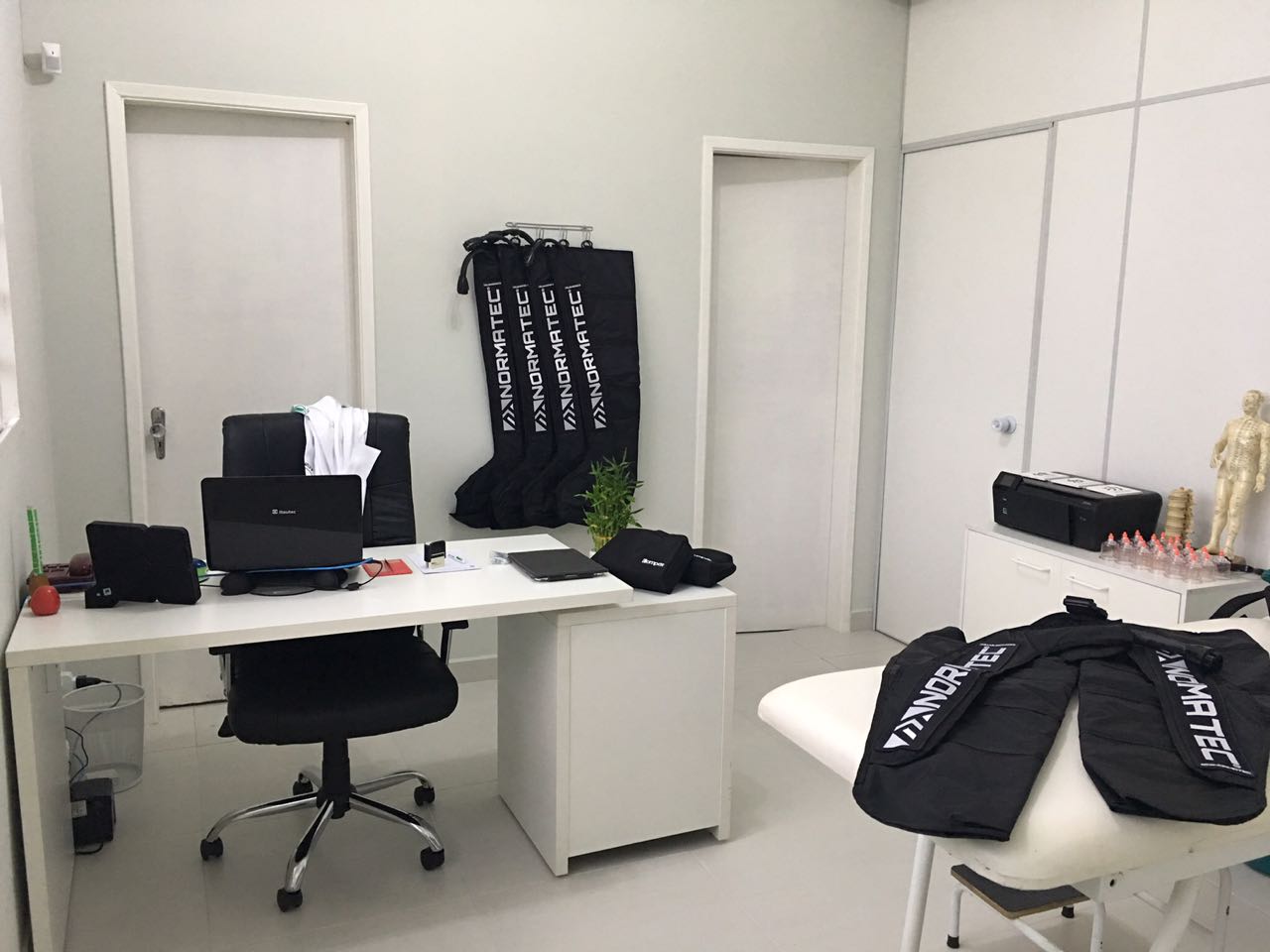 Sala de acupuntura e recuperação da Clínica Paulista