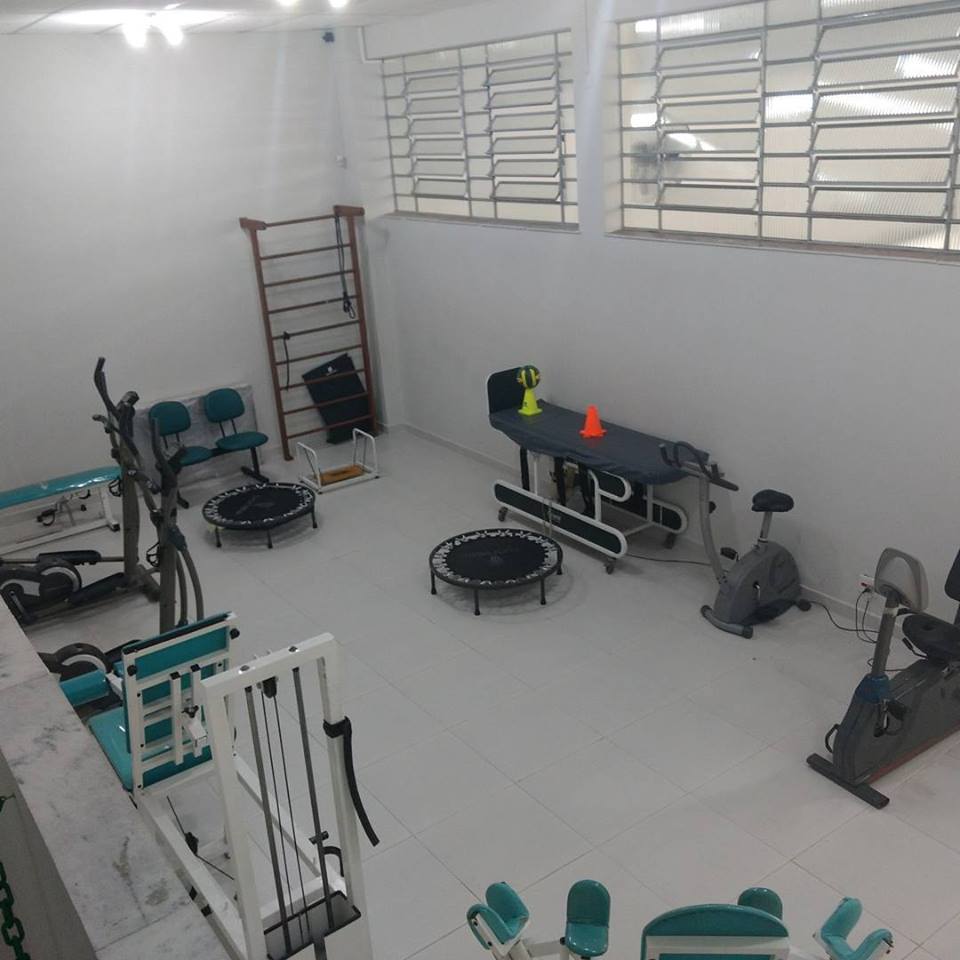 Sala de propriocepção e academia da Clínica Paulista